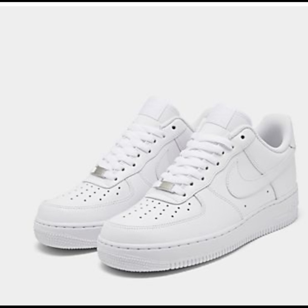 NEW IN BOX MEN'S NIKE AIR FORCE 1 LOW CASUAL SHOES